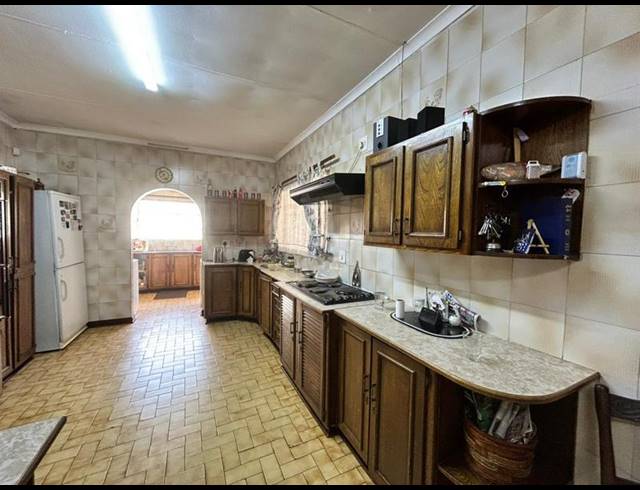 5 BEDROOM HOUSE FOR SALE IN BAKERTON